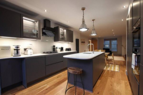 Stylish 2 bed home in the heart of Clifton